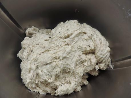 Pan integral con bebida de soja, ajo y orégano en olla programable.