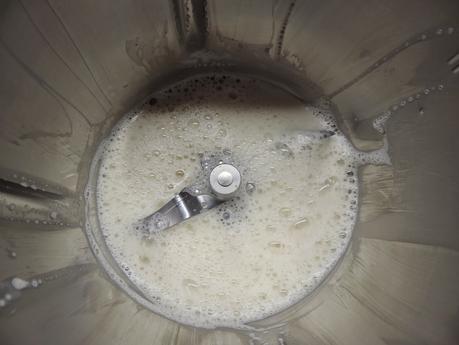 Pan integral con bebida de soja, ajo y orégano en olla programable.