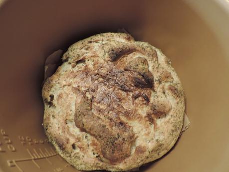 Pan integral con bebida de soja, ajo y orégano en olla programable.