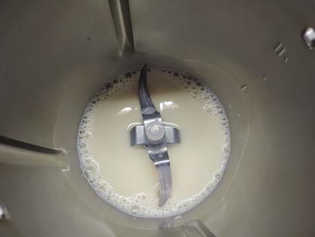 Pan integral con bebida de soja, ajo y orégano en olla programable.