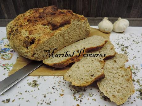 Pan integral con bebida de soja, ajo y orégano en olla programable.