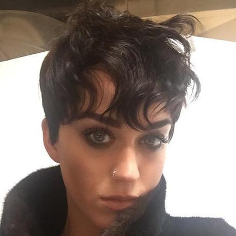 Katy Perry pelo a lo pixie