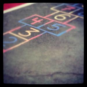 La serendipia es tirar el tejo por fuera de la rayuela