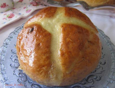 Hot cross buns (panecillos de Pascua)