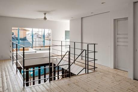 Casa oculta tras efecto escalonado.