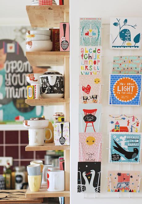 DISEÑO Y MUCHO COLOR EN LA VIVIENDA DE UN ILUSTRADOR Y CERAMISTA