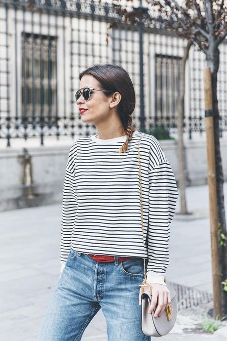 Bandana_Belt-Striped_Sweatshirt-Levis_Vintage-Red_Sandals-Outfit-Chloe_Drew_Bag-Street_Style-Collage_Vintage-16