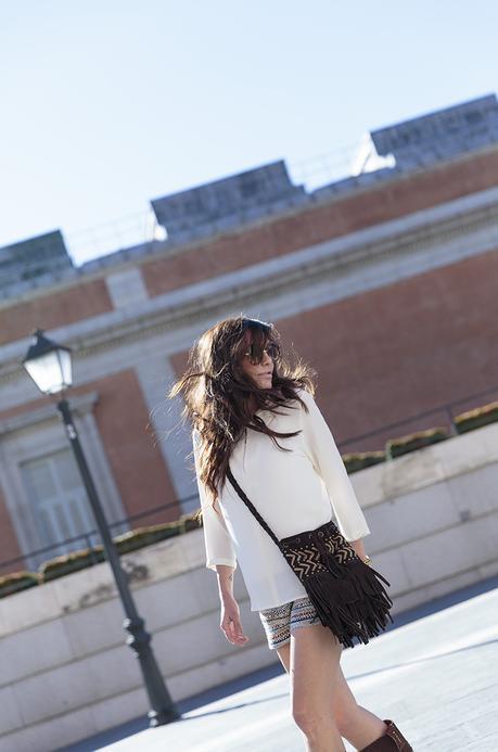 street style barbara crespo hakei colors shorts sendra boots minkpink bag fashion blogger outfit blog de moda street style barbara crespo hakei colors shorts sendra boots minkpink bag fashion blogger outfit blog de moda