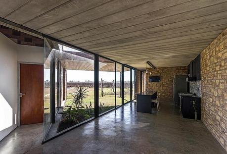 Casa Alfonsina en la llanura pampeana argentina