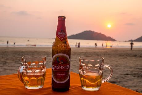 Cervezas al atardecer por 80 rupias