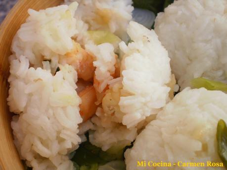 BOLAS DE ARROZ RELLENAS DE LANGOSTINOS CON JENGIBRE Y CILANTRO AL VAPOR