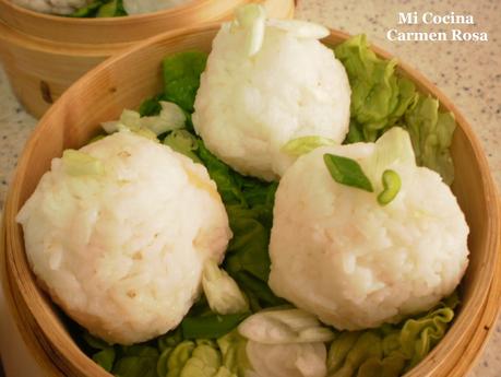 BOLAS DE ARROZ RELLENAS DE LANGOSTINOS CON JENGIBRE Y CILANTRO AL VAPOR