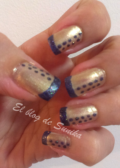 manicura dorado azul