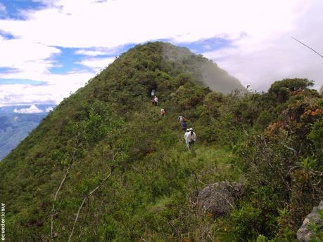 Coronando el Cerro Pisaca, deidad de los pueblos Paltas