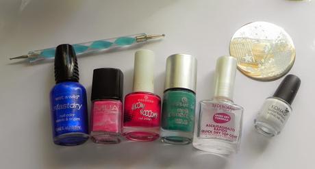 Look con Milani: Bella Navy (y manicura)