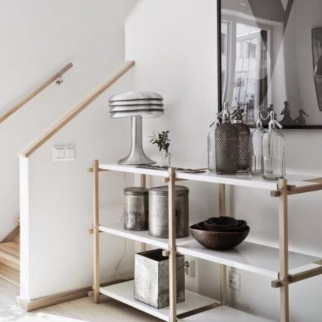 Blanco, minimalista y nórdico en el diseño interior de esta vivienda.