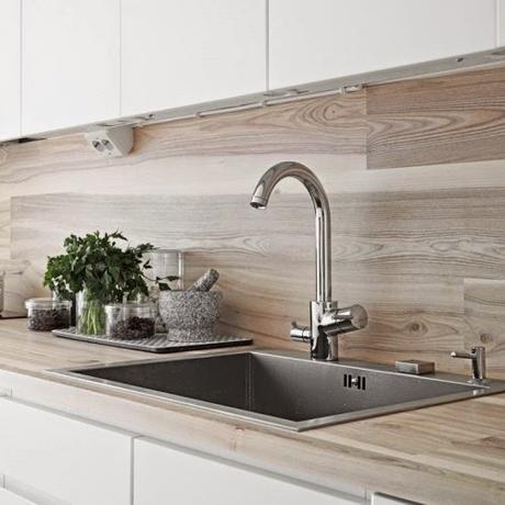 Blanco, minimalista y nórdico en el diseño interior de esta vivienda.