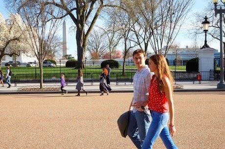 NUEVA IMAGEN DE “SNOWDEN”, CON JOSEPH GORDON-LEVITT Y SHAILENE WOODLEY