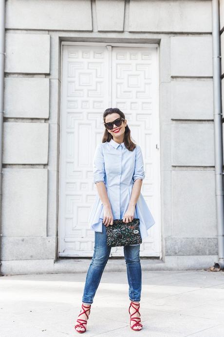 Ruffle_Shirt-Topshop_Skinny_JEans-BEaded_Clucth-Red_Sandals-Karen_Walker_Sunnies-Outfit-Street_Style-11