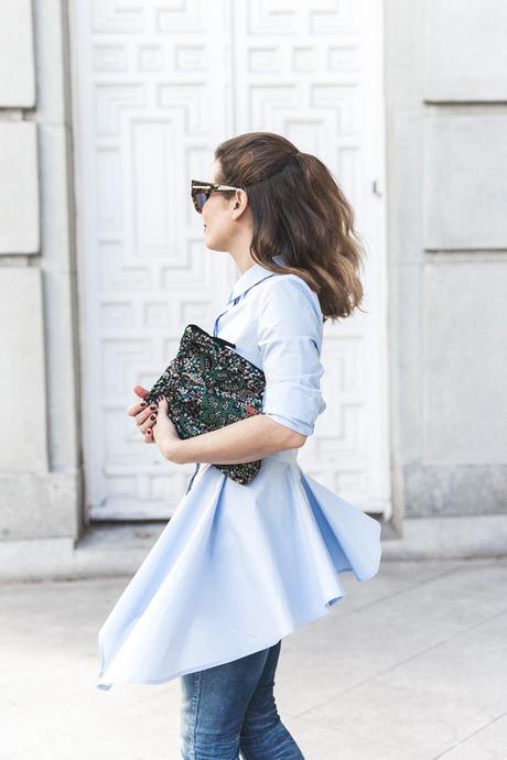 Ruffle_Shirt-Topshop_Skinny_JEans-BEaded_Clucth-Red_Sandals-Karen_Walker_Sunnies-Outfit-Street_Style-29