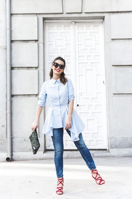 Ruffle_Shirt-Topshop_Skinny_JEans-BEaded_Clucth-Red_Sandals-Karen_Walker_Sunnies-Outfit-Street_Style-9