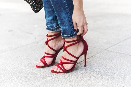 Ruffle_Shirt-Topshop_Skinny_JEans-BEaded_Clucth-Red_Sandals-Karen_Walker_Sunnies-Outfit-Street_Style-39