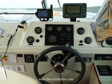 Patrón de barco en el Alentejo Los controles del barco casa en Amieira Marina