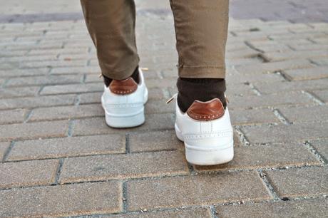 #LOOK. White Sneakers & Floral Print