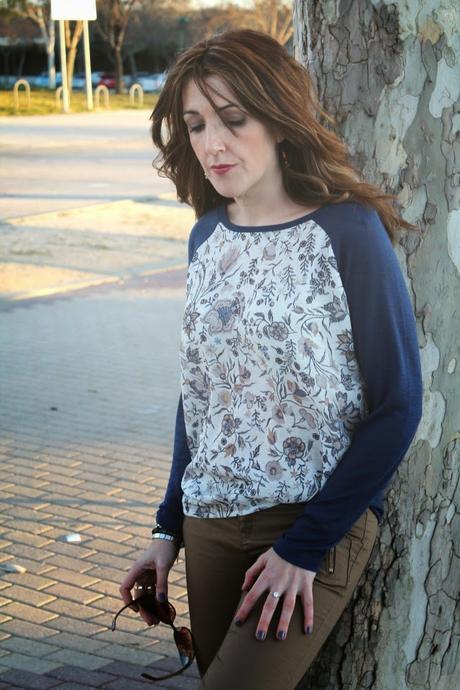 #LOOK. White Sneakers & Floral Print