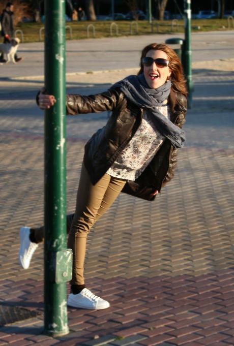 #LOOK. White Sneakers & Floral Print