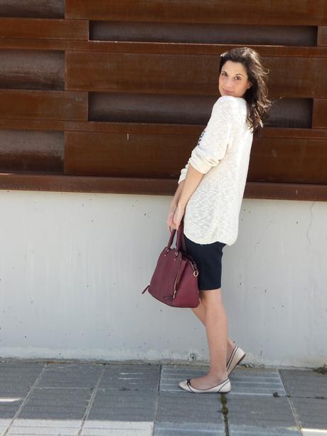 combinar jersey corazón falda azul