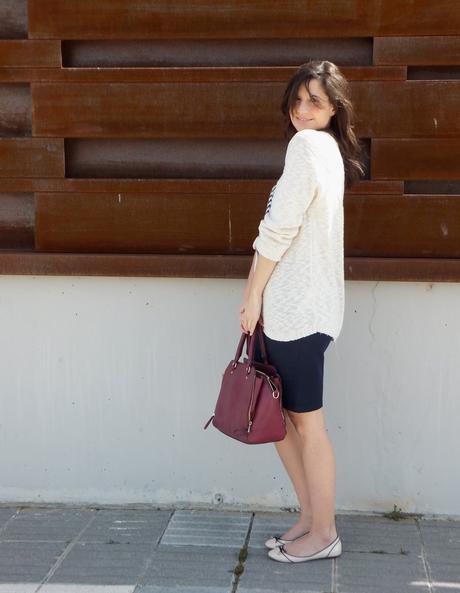 combinar jersey corazón falda azul