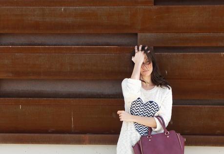 combinar jersey corazón falda azul