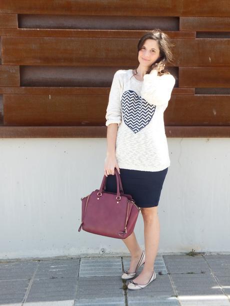 combinar jersey corazón falda azul