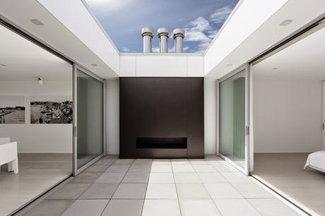 Luminosidad, amplitud y austeridad en el diseño interior de esta vivienda