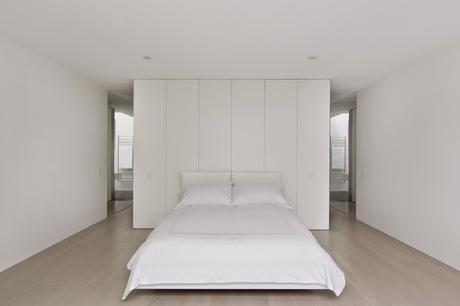 Luminosidad, amplitud y austeridad en el diseño interior de esta vivienda