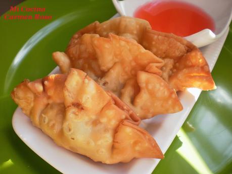 EMPANADILLAS FRITAS RELLENAS DE POLLO CON CEBOLLETA Y JENGIBRE
