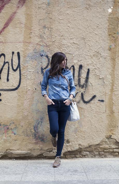 street style barbara crespo hakei white bag denim on denim fashion blogger outfit blog de moda