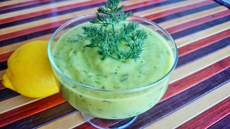 Crema fría de aguacate, pepino y eneldo