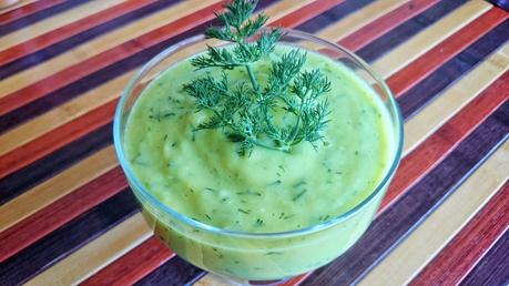 Crema fría de aguacate, pepino y eneldo