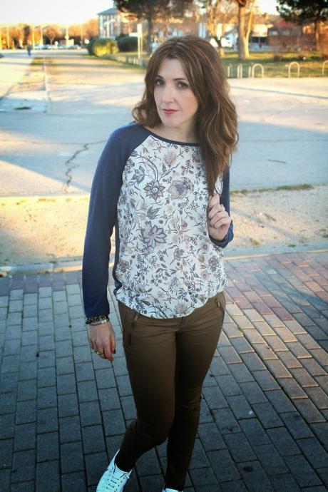 #LOOK. White Sneakers & Floral Print