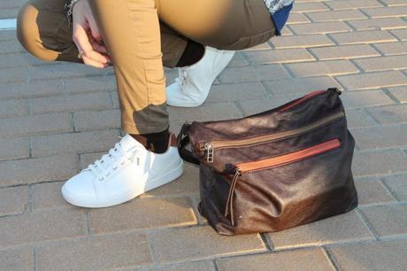 #LOOK. White Sneakers & Floral Print