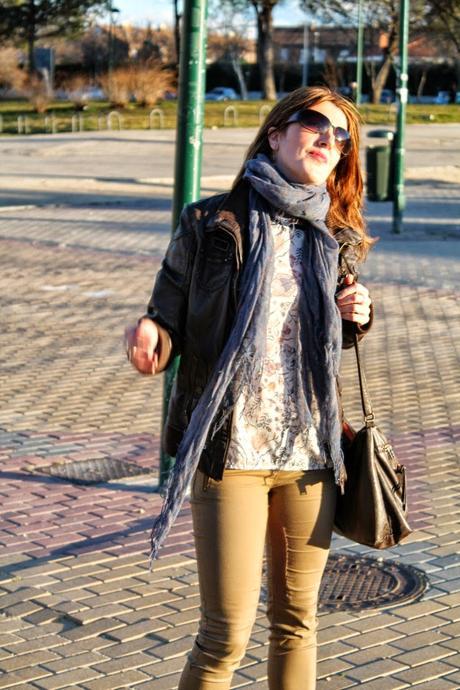 #LOOK. White Sneakers & Floral Print