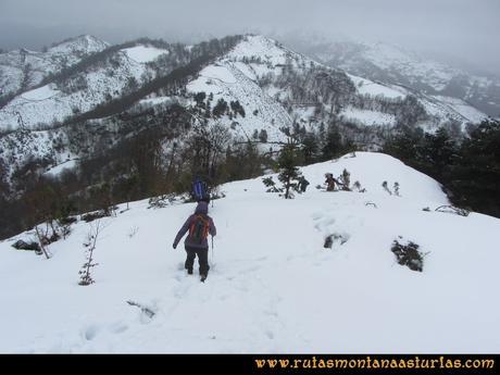 Ruta Orilles-Cueto Ventoso: Bajando del Cueto Ventoso al Collau Ablanu