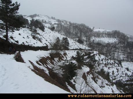 Ruta Orilles-Cueto Ventoso: Sendero de descenso en el Collau Ablanu