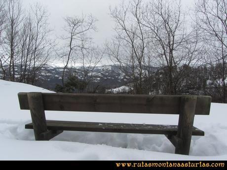 Ruta Orilles-Cueto Ventoso: Banco entre la nieve