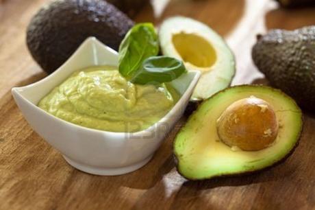 6700652-mousse-de-palta-con-aguacates-mitad