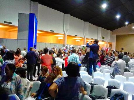 Oficialistas agresores en la cumbre