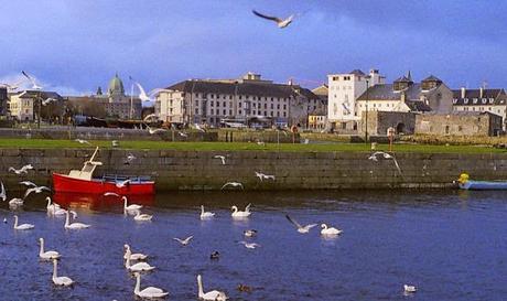 Galway desde el río Corrib
