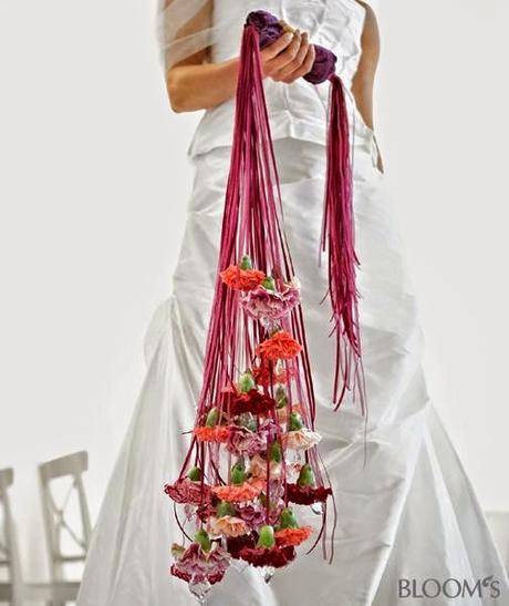 WE LOVE IT!: Un ramo de novia primaveral con claveles de colores
